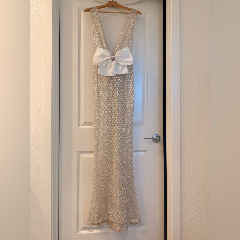 NEW BRONX AND BANCO Liora Bridal Gown , Elegant Silver Evening Gown with Bow